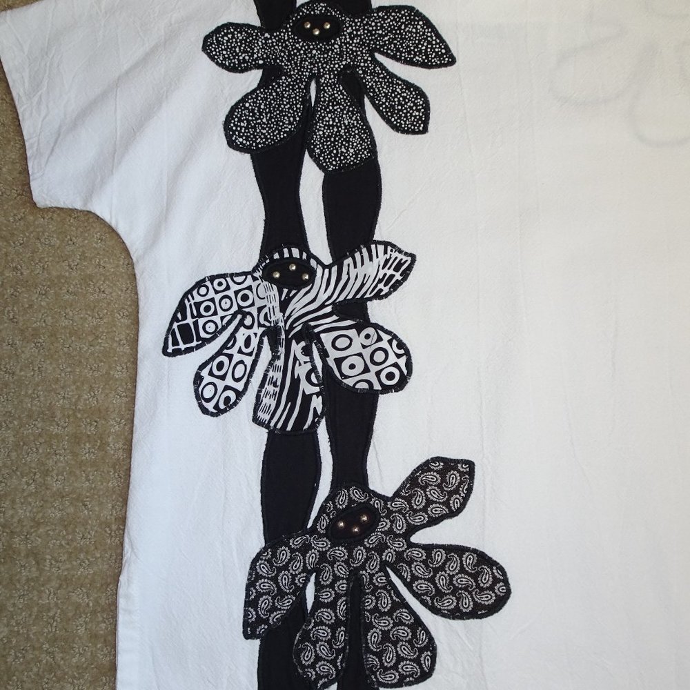 Alfredos Wife White Shirt Black & White Flowers